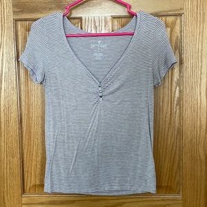 American Eagle Soft and Sexy V neck shirt